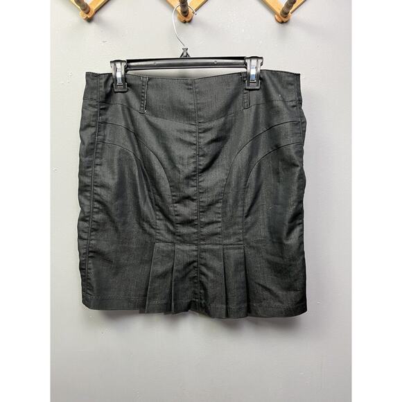 Guess Mini Skirt Womens 30 Y2K Gray Flat front Pleated back Stretch Skater - Picture 2 of 7